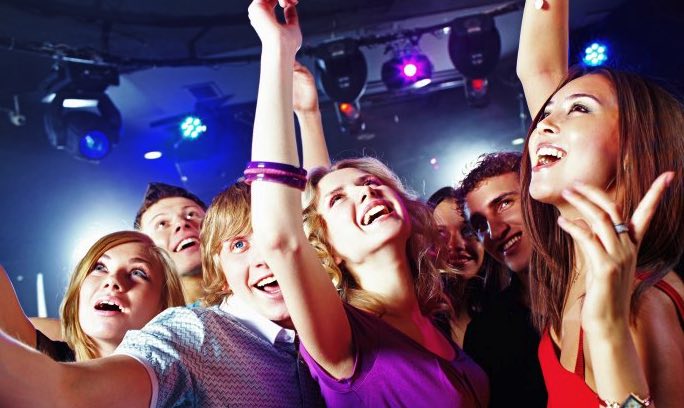 секс на подоконнике